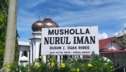 AKN Aceh Barat Gelar PKM di Suak Ribee, Perbaiki Penerangan dan Pendingin di Mushalla Nurul Iman