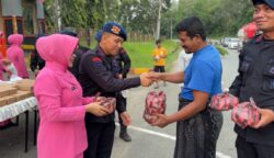Brimob bagi takjil