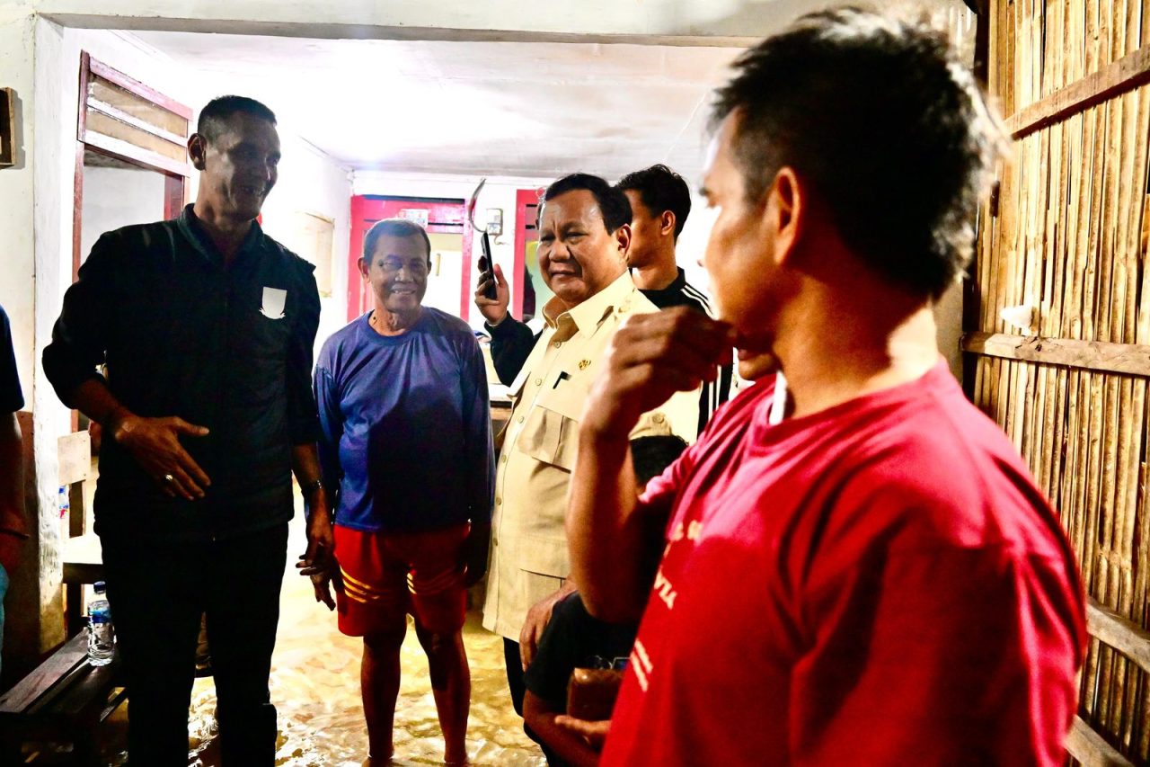 Presiden Prabowo Tinjau Warga Terdampak Banjir di Bekasi