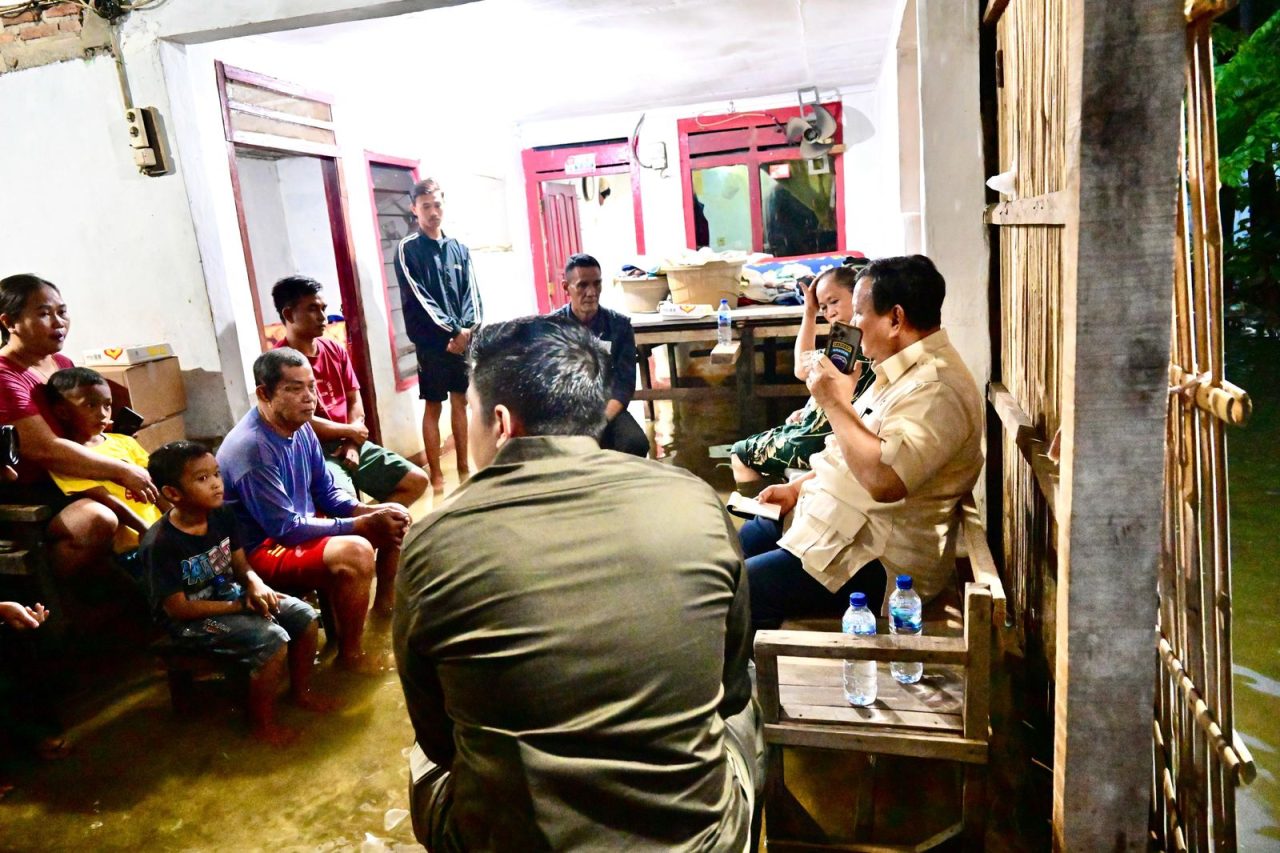 Presiden Prabowo Tinjau Warga Terdampak Banjir di Bekasi