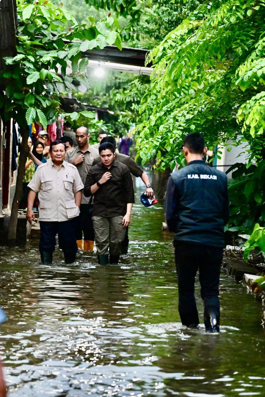Presiden Prabowo Tinjau Warga Terdampak Banjir di Bekasi