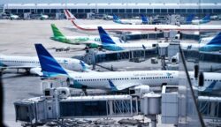 Menjelang Lebaran, Harga Tiket Pesawat Diprediksi Turun, Simak Alasannya tiket pesawat jelang lebaran turun