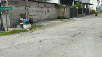 Kondisi Jalan Ramli Sa'adi di Geulumpang Payong yang kembali rusak parah