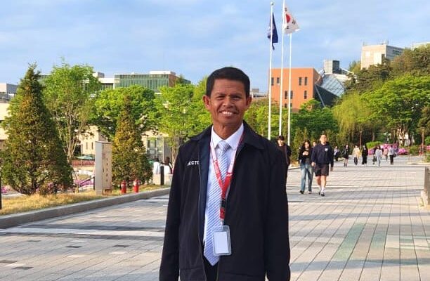 Prof. Dr. Ishak Hasan, M.Si