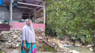 “Sampahmu Melukai Hatiku,” Seruan Pedagang Warung di Wisata Pucok Krueng Jeumpa