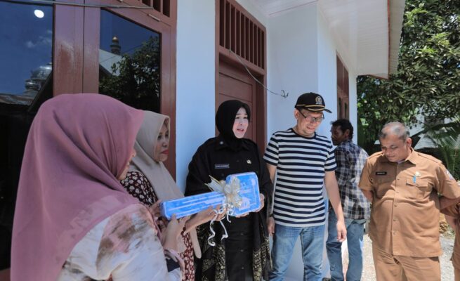 Wali Kota Illiza Serahkan Rumah Layak Huni untuk Warga Kurang Mampu