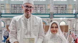 Warga Australia Nikahi Gadis Aceh Singkil di Masjid Agung Nurul Makmur
