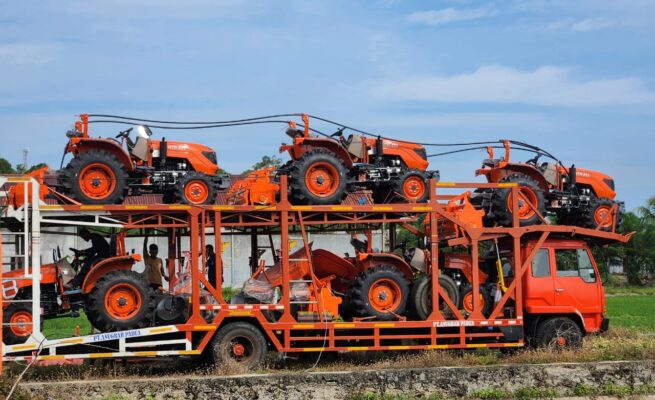 Hasil Lobi ke Pusat, Bupati Safaruddin Datangkan Traktor 4WD ke Abdya