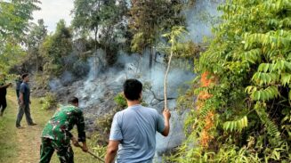 Kebakaran Lahan di Gunung Cut Abdya, TNI dan Warga Bergerak Cepat Padamkan Api