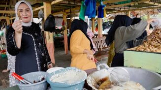 Ketua PKK Aceh Kunjungi UMKM Pisang Sale di Pidie