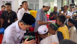 Gubernur Aceh Santuni Ratusan Anak Yatim di Aceh Barat