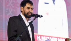 Muzakir Manaf Dinobatkan Sebagai Kepala Daerah Terbaik Bidang Komunikasi Publik