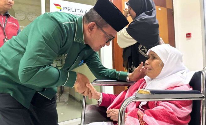Jemaah Haji Aceh Utara yang Dirawat di Makkah Tiba di Tanah Air, Disambut Langsung Ketua PPIH