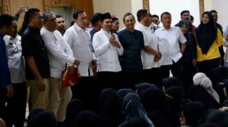 Nakes Kepung Kantor Gubernur Aceh, Tuntut Pencairan TPP dan Remunerasi