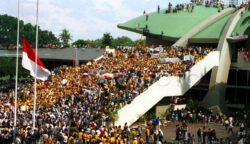 Dari Joget Hingga Julukan “Tolol Sedunia”, Bisakah DPR Benar-Benar Dibubarkan?
