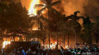 Massa Bakar Kantor DPRD Makassar, Empat Pegawai Tewas dan Empat Lainnya Luka