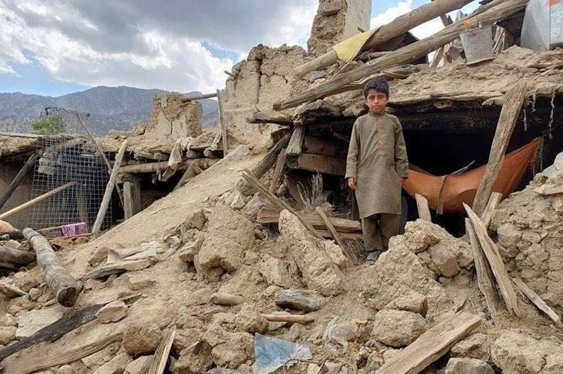 Gempa Dahsyat Guncang Afghanistan Timur, 800 Tewas dan Ribuan Luka-Luka