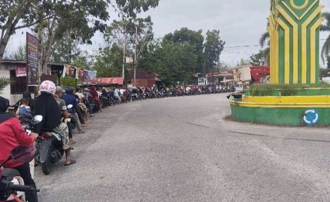 BBM Langka di Singkil, Pertalite Dijual hingga Rp20 Ribu per Liter