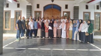 Dokter Saweu Sikula dan Saweu Gampong, Terobosan Bupati Abdya Hadirkan Kesehatan Gratis Hingga ke Rumah Warga