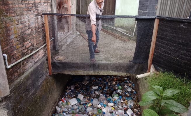 Sampah Menumpuk di Parit Geulumpang Payong, Lingkungan Jadi Tercemar