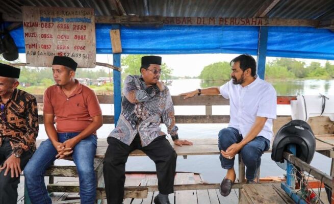 Naik Rakit ke Pedalaman, Gubernur Aceh Muzakir Manaf Prioritaskan Infrastruktur Singkil