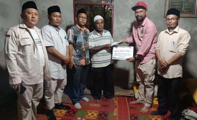 Baitul Mal Serahkan Santunan ke Dua Keluarga Korban Meninggal di Malaysia