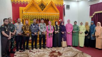 Kapolda Aceh Kunjungi Abdya, Bupati Safaruddin Sambut dengan Adat Peusijuk