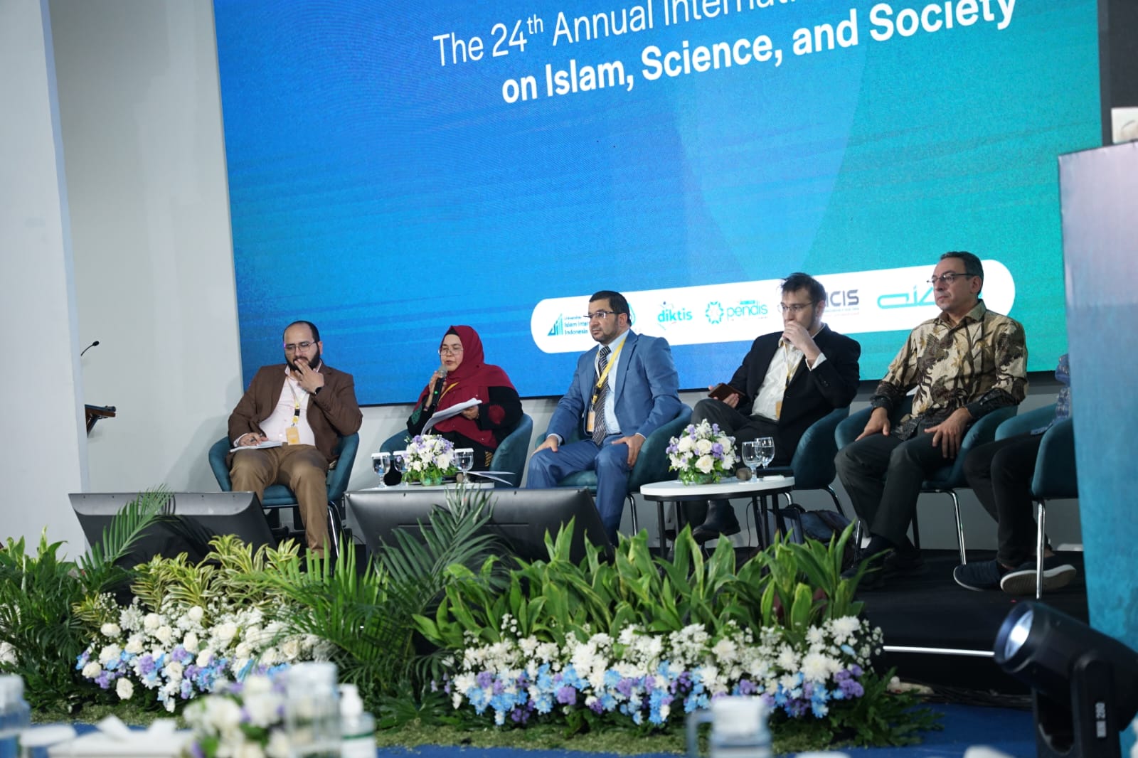 Prof Eka Srimulyani Menjadi Pembicara di Konferensi Islam dan Ekoteologi AICIS 2025