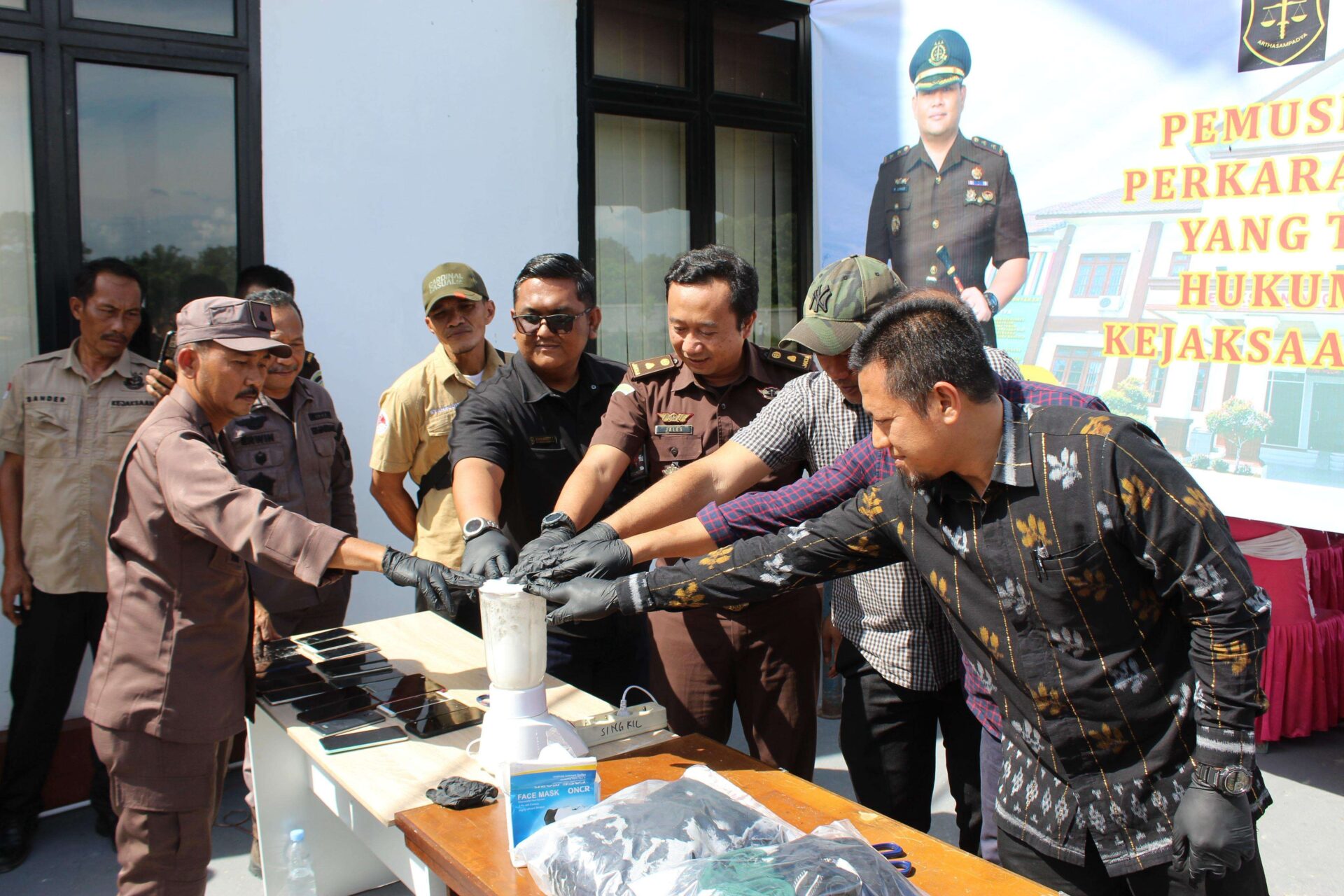 Kejari Singkil Musnahkan Barang Bukti Kasus Pidana, Termasuk Narkotika