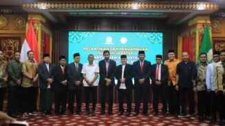 Gubernur Mualem Lantik Komisioner Baitul Mal Aceh Periode 2025–2030