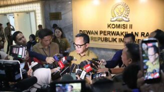 Baru Mendarat dari Tanah Suci, Bupati Mirwan Langsung Diperiksa Kemendagri