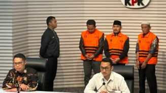 OTT KPK di Bekasi, Bupati Ade Kuswara dan Ayahnya Jadi Tersangka Suap Proyek