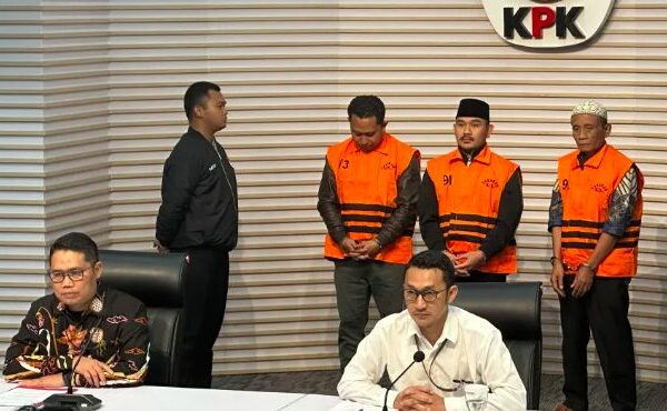 OTT KPK di Bekasi, Bupati Ade Kuswara dan Ayahnya Jadi Tersangka Suap Proyek