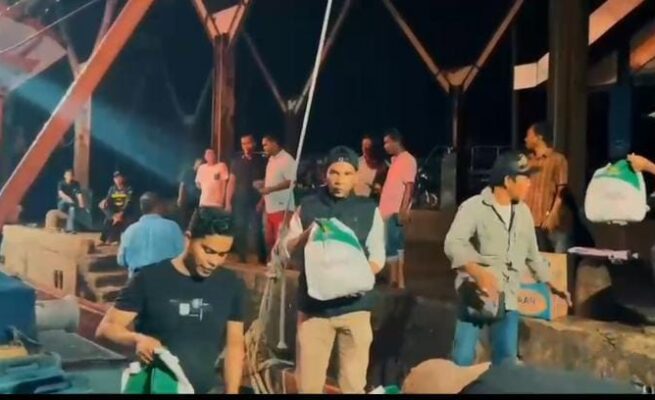 22 Jam di Laut, Azhari Cage Antar Langsung 13 Ton Bantuan untuk Korban Banjir Aceh