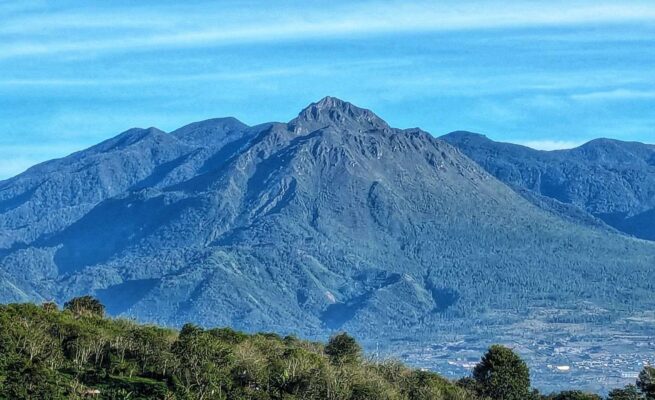 Status Gunung Bur Ni Telong Turun ke Level Waspada