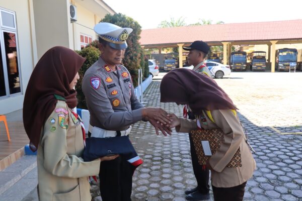 Apresiasi Generasi Muda, Polres Abdya Anugerahkan Piagam kepada Pramuka Saka Bhayangkara