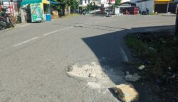 Lubang di Persimpangan Jalan Irian Ancam Keselamatan Pengendara